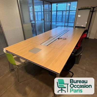 Table de conseil modulaire bois clair 10 à 12 places – goulotte alu