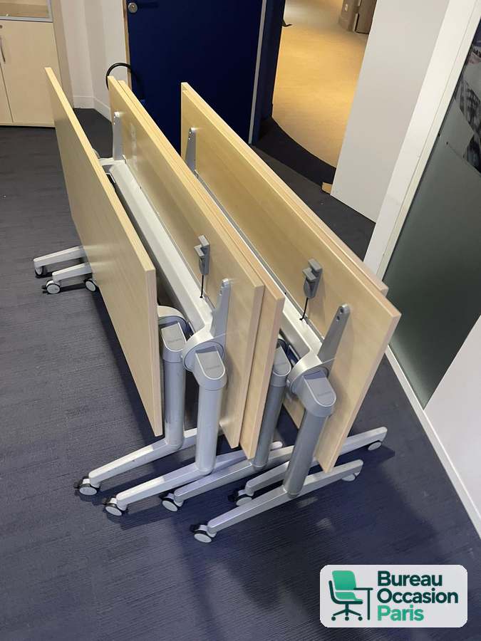 Table de formation basculante bois clair – roulettes, emboîtable