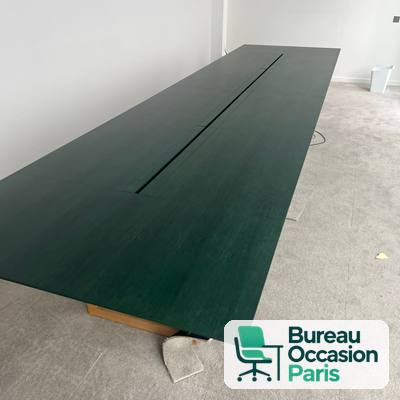 Table de réunion 10-12 places – plateau vert foncé, luge en bois