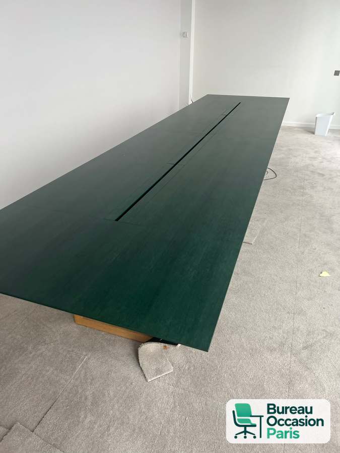 Table de réunion 10-12 places – plateau vert foncé, luge en bois