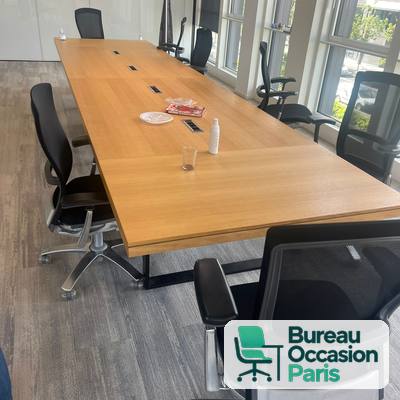 Table de réunion 12-14 places – chêne épais, piètement luge métal noir