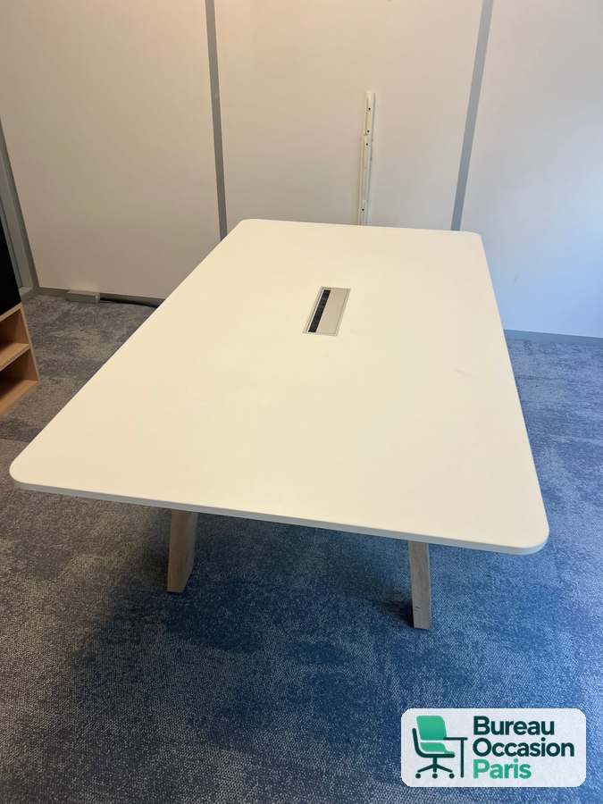 Table de réunion 6-8 places – blanche arrondie, pieds bois, trappe