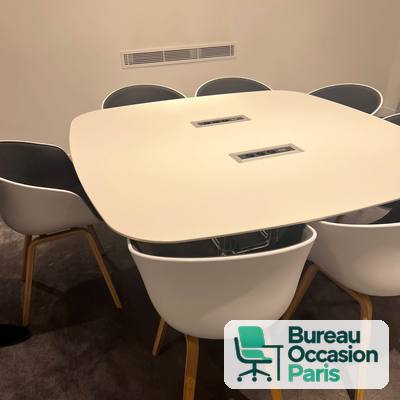 Table de réunion 6 à 8 places – plateau blanc arrondi, 2 trappes