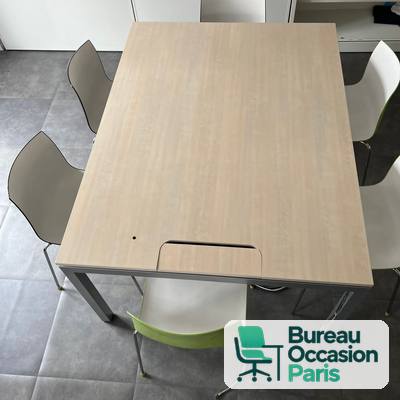 Table de réunion 6 places chêne clair – fente passe-câbles, pieds gris