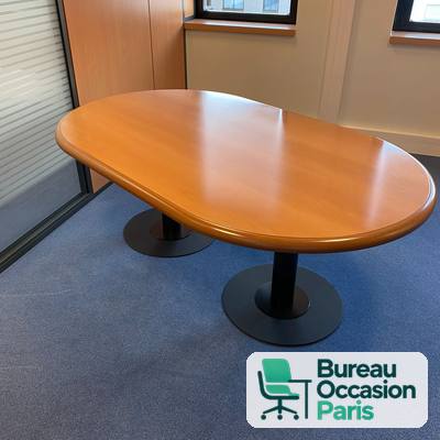 Table de réunion 6 places en hêtre verni sur 2 pieds centraux noirs