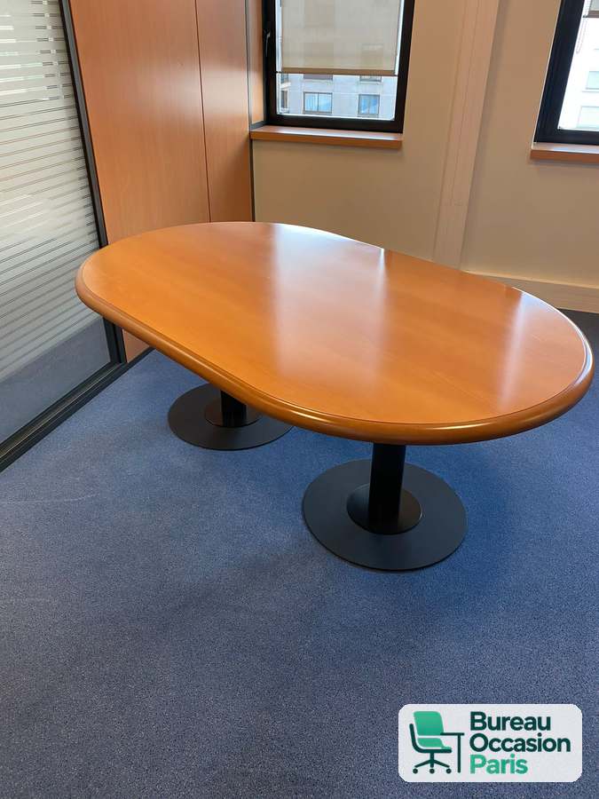 Table de réunion 6 places en hêtre verni sur 2 pieds centraux noirs