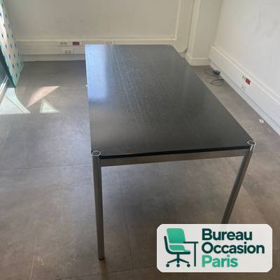 Table de réunion 6 places – plateau chêne noir, piètement tubulaire chromé