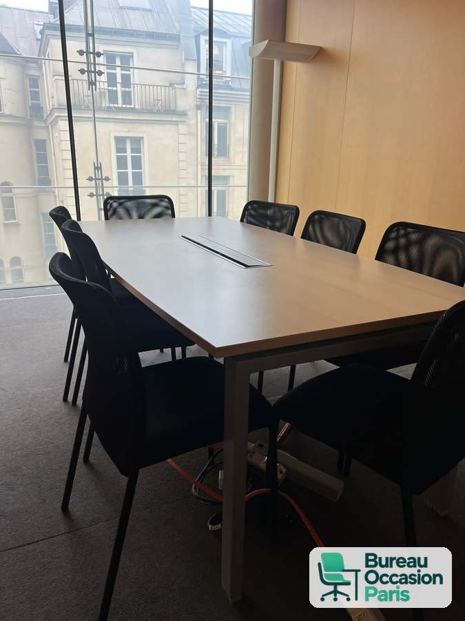 Table de réunion 8 personnes – plateau bois grisé, trappe passe-câbles
