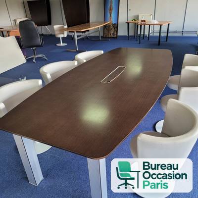 Table de réunion 8 places en tonneau wengé sur pieds carrés aluminium