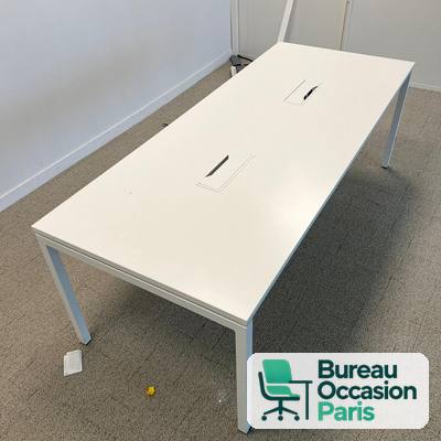 Table de réunion 8 places – tout blanc, 2 ou 3 trappes de connexion