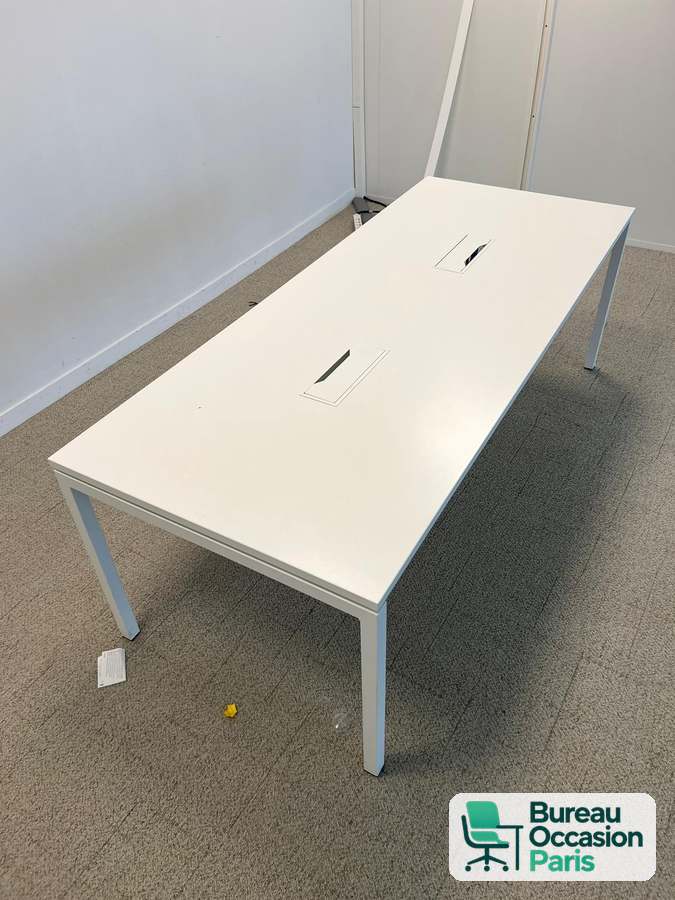 Table de réunion 8 places – tout blanc, 2 ou 3 trappes de connexion