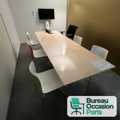 Table de réunion allongée bois clair sur pied central – 6 à 8 places