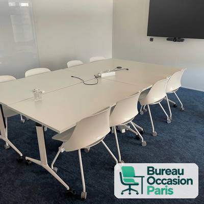 Table de réunion blanche 10 places avec trappes, piètement métal blanc