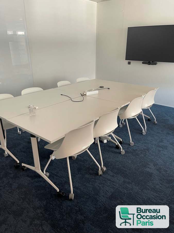 Table de réunion blanche 10 places avec trappes, piètement métal blanc