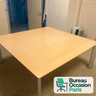 Table de réunion carrée 4 à 8 places – ton chêne clair, pieds gris