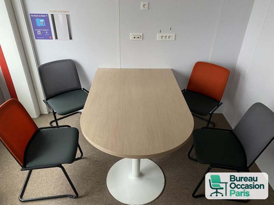 Table de réunion chêne clair à bout arrondi – pied central blanc