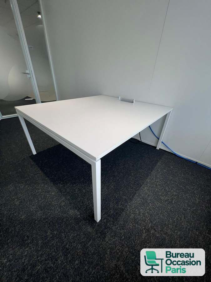 Table de réunion compacte 4 à 6 places – plateau blanc et trappe