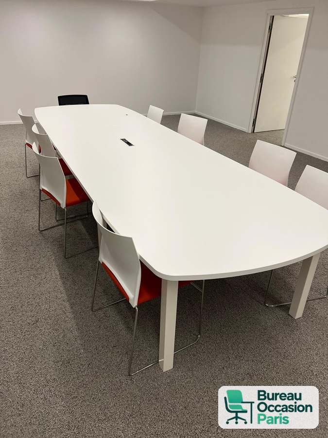 Table de réunion forme tonneau 10 à 12 personnes – plateau blanc