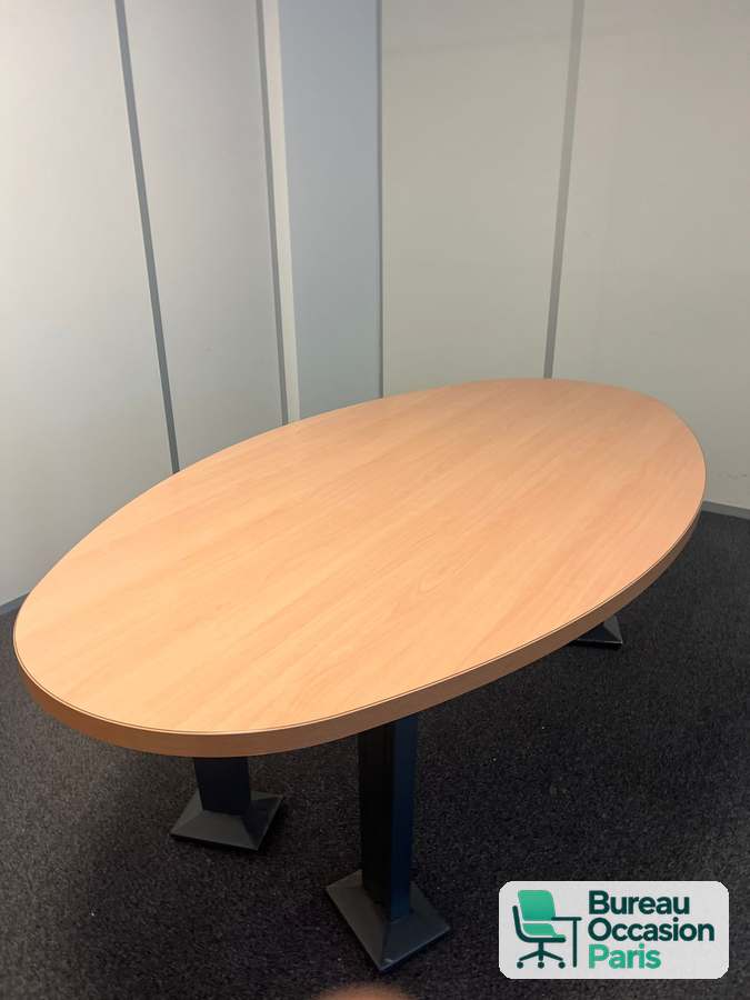 Table de réunion ovale 6-8 places – hêtre, deux pieds centraux noirs