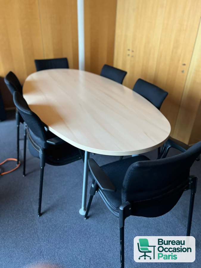 Table de réunion ovale 6-8 places, plateau bois clair et pieds métal