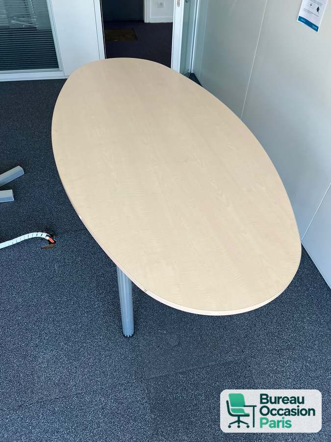 Table de réunion ovale 6 places – ton érable, 4 pieds métal gris