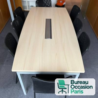 Table de réunion stratifié bois clair – trappe centrale, pieds gris clair