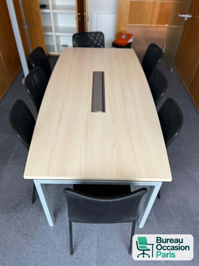 Table de réunion stratifié bois clair – trappe centrale, pieds gris clair