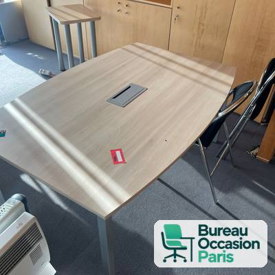 Table de réunion tonneau 4 à 6 places – chêne clair, trappe de connexion