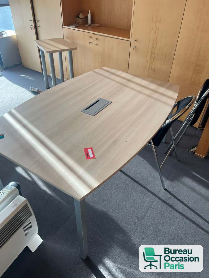 Table de réunion tonneau 4 à 6 places – chêne clair, trappe de connexion
