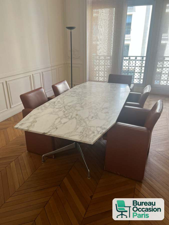 Table de réunion tonneau 6-8 places – marbre blanc veiné, pied aluminium