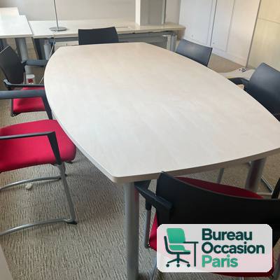 Table de réunion tonneau 6 places – finition érable clair, pieds ronds gris