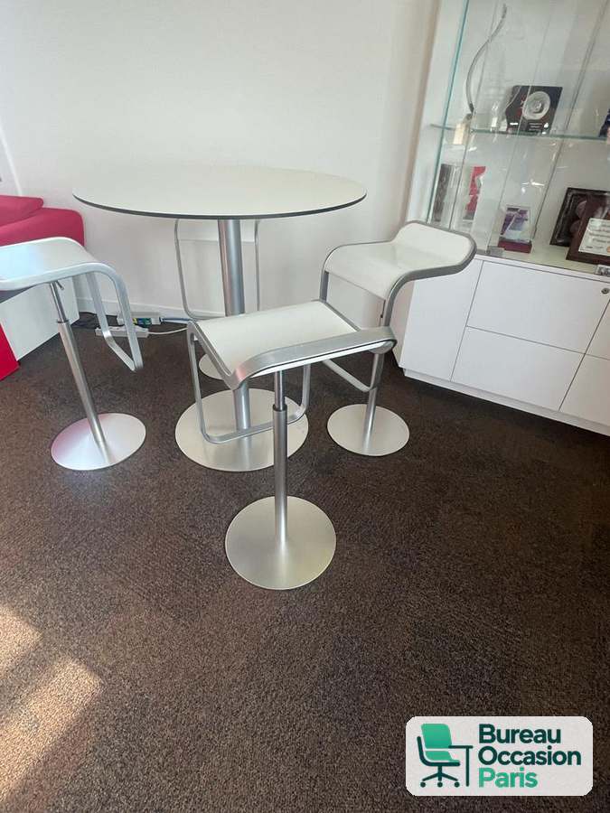 Table haute ronde – plateau blanc, pied central et base ronde