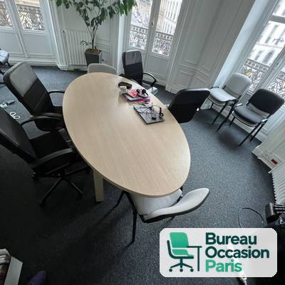 Table ovale 6 places – finition chêne clair blanchi, lignes douces