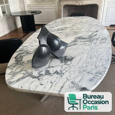 Table ovale 6 places – plateau marbre blanc veiné gris, pied étoile