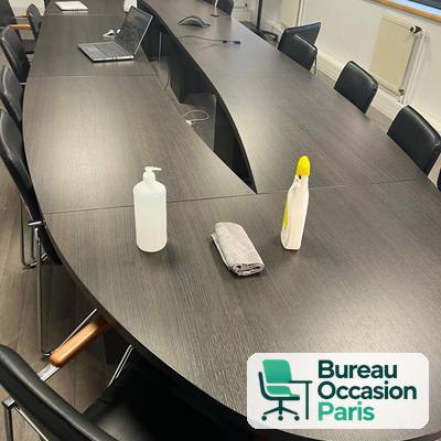 Table ovale de salle de conseil – plateau wengé, 12 personnes et plus