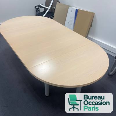 Table ovale finition érable 8 places – 4 pieds cylindriques métal gris