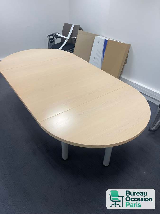 Table ovale finition érable 8 places – 4 pieds cylindriques métal gris