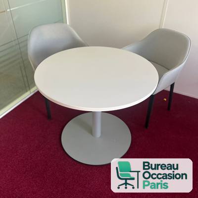 Table ronde 3-4 places – plateau blanc, pied central gris clair
