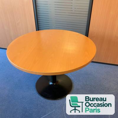 Table ronde 4 personnes en hêtre verni, pied tulipe noir