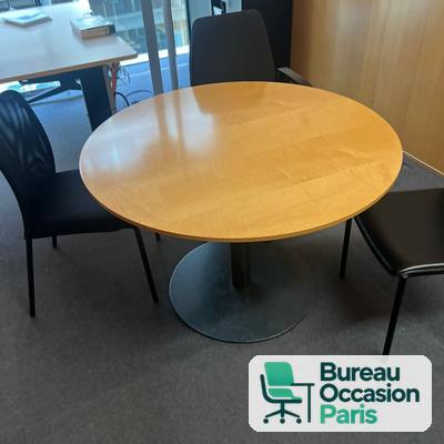 Table ronde 4 places – plateau bois clair verni, pied central métal