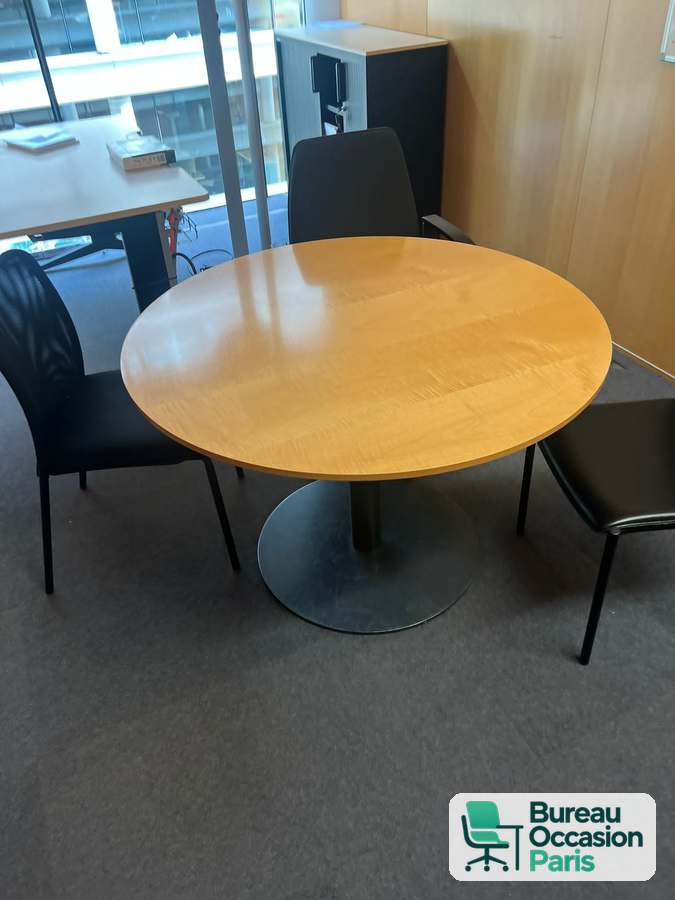 Table ronde 4 places – plateau bois clair verni, pied central métal