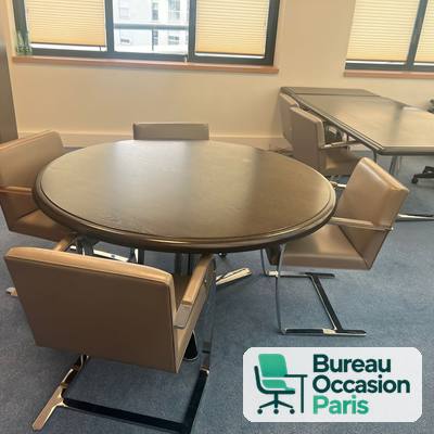 Table ronde 4 places – plateau bois foncé, pied central