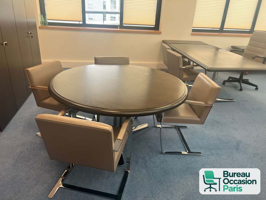 Table ronde 4 places – plateau bois foncé, pied central