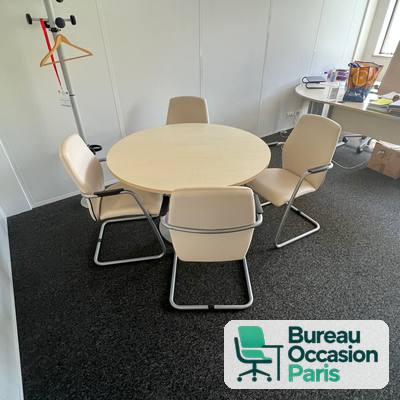 Table ronde 4 places – plateau clair, pied central unique