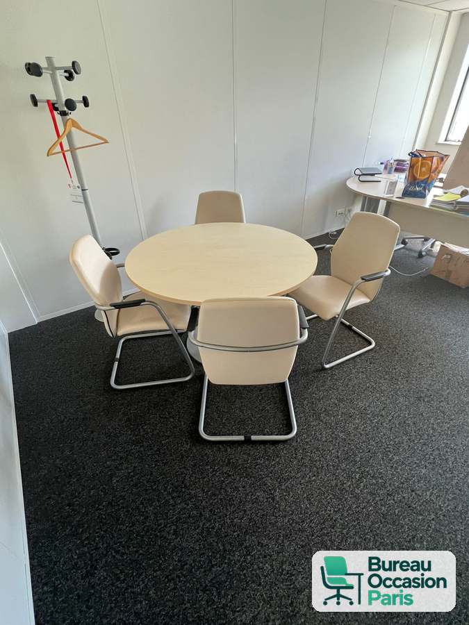 Table ronde 4 places – plateau clair, pied central unique