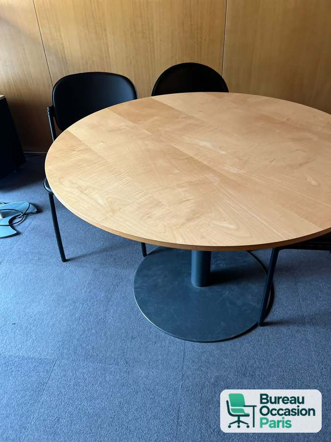 Table ronde 4 places sur pied central – plateau bois, socle noir