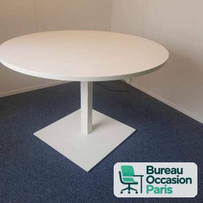 Table ronde blanche sur pied central – embase carrée stable