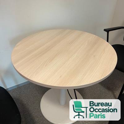 Table ronde bois clair sur pied central blanc – 4 personnes