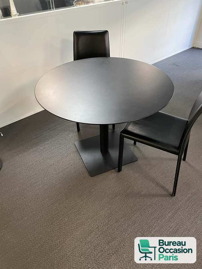Table ronde noire sur pied central, idéale petit bureau ou réunion