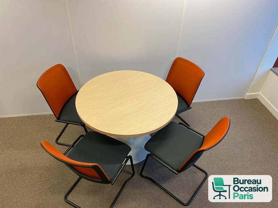 Table ronde plateau érable sur pied tulipe blanc – 4 personnes